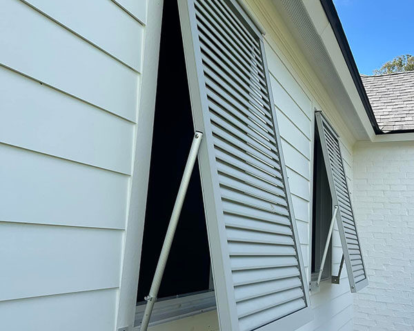 Motorized Retractable Screens Lafayette, LA |Retractable patio screens Lafayette, LA | Motorized Patio Screens Lafayette, LA| Automatic outdoor screens Lafayette, LA | Storm Shutters Lafayette Lafayette, LA | Fully Ventilated Screens Lafayette, LA