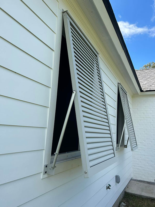 Motorized Retractable Screens Lafayette, LA |Retractable patio screens Lafayette, LA | Motorized Patio Screens Lafayette, LA| Automatic outdoor screens Lafayette, LA | Storm Shutters Lafayette Lafayette, LA | Fully Ventilated Screens Lafayette, LA
